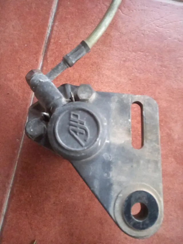 Pinza Freno AJP Trasera con Cable