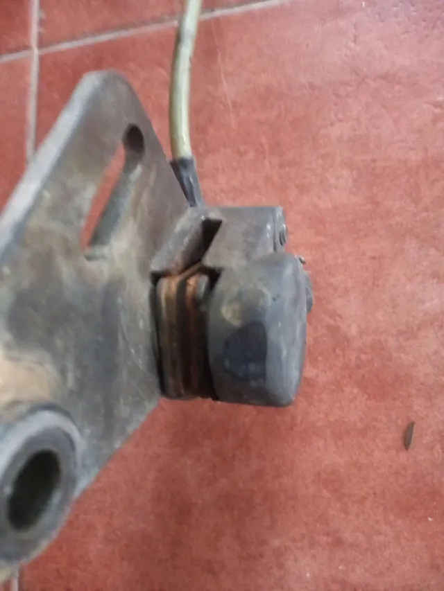 Pinza Freno AJP Trasera con Cable