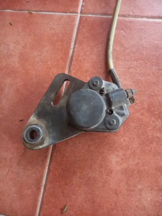 Pinza Freno AJP Trasera con Cable