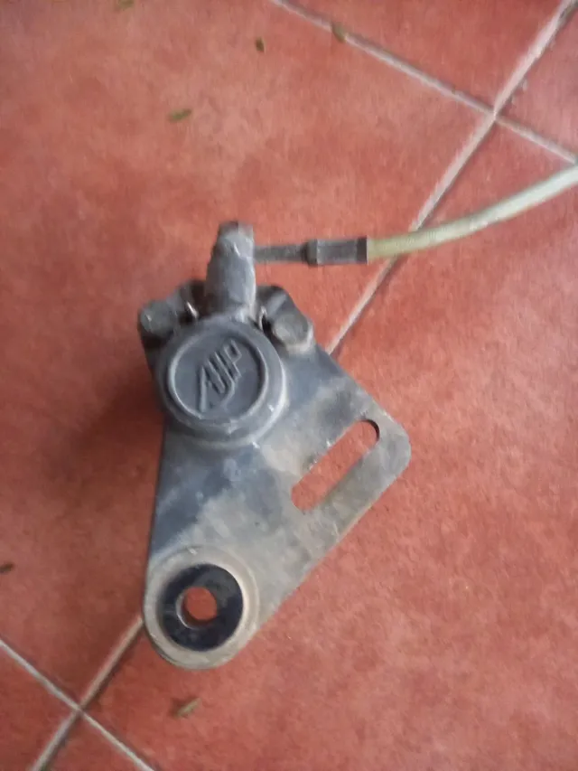 Pinza Freno AJP Trasera con Cable