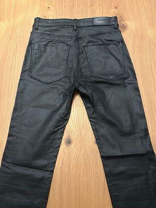 Pantalón Negro con efecto brillo