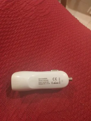 Adattatore per auto con doppia presa usb