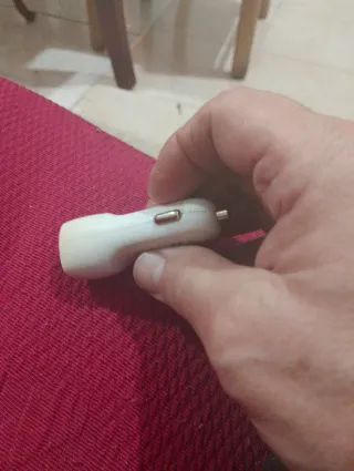 Adattatore per auto con doppia presa usb