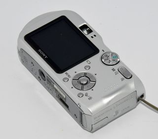 Cámara Sony Cyber-shot DSC-P200 7.2 MP