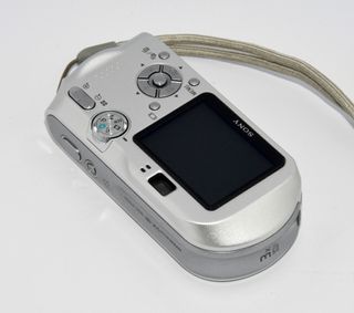 Cámara Sony Cyber-shot DSC-P200 7.2 MP