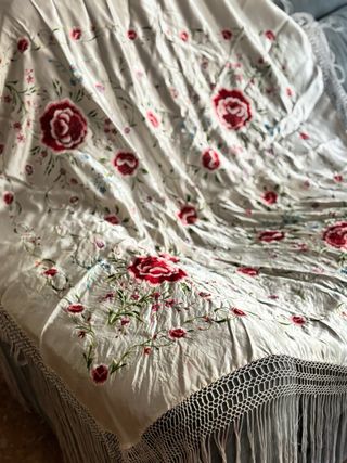 Mantón de Manila bordado a mano