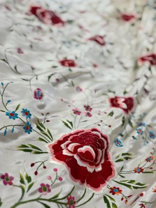 Mantón de Manila bordado a mano