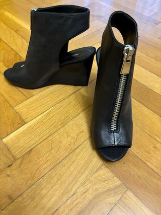Sandalias Nine West cremallera negras