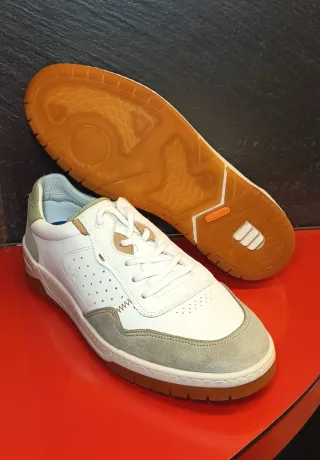 Deportivas Fluchos Beige y Blancas