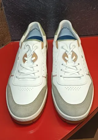 Deportivas Fluchos Beige y Blancas