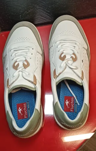 Deportivas Fluchos Beige y Blancas