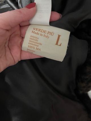 Pelliccia sintetica nera con collo animalier