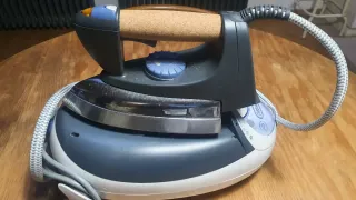 Centro stiro DeLonghi 2200W