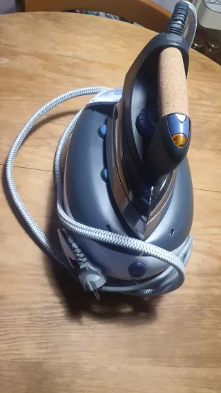 Centro stiro DeLonghi 2200W