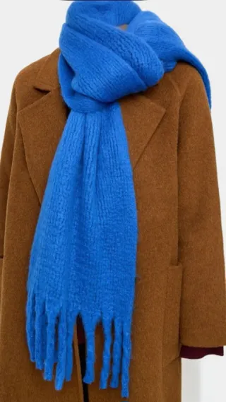 Bufanda azul con flecos Parfois