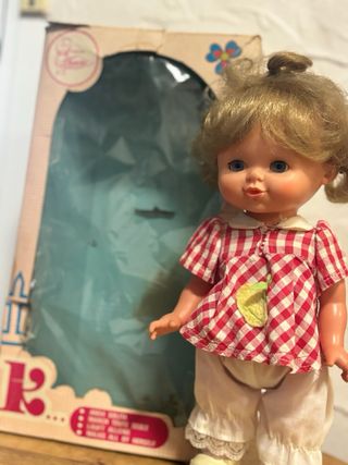 Muñeca Kika de Famosa en caja
