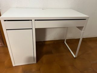 Mesa de estudio blanca