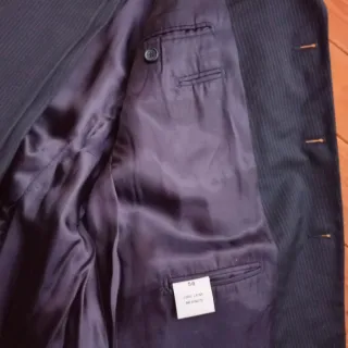 Traje de hombre azul oscuro rayas finas