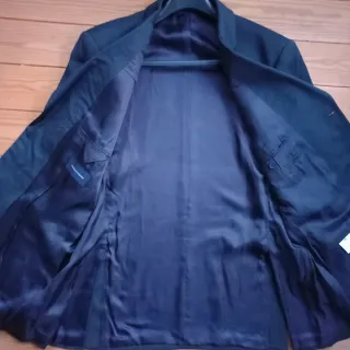 Traje de hombre azul oscuro rayas finas