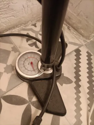 Inflador de pie para bicicleta marca Air Pump