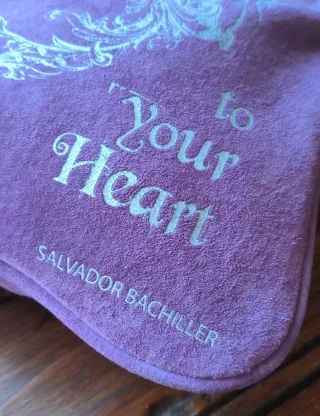 Neceser morado con corazón y estrellas