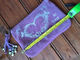 Neceser morado con corazón y estrellas