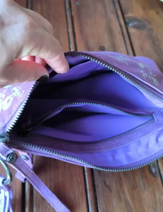 Neceser morado con corazón y estrellas