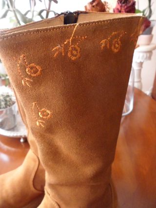 (Perfectas) Botas piel vuelta bordadas
