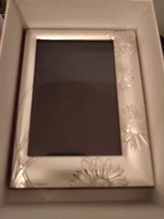 Cornice portafoto decorata con fiori