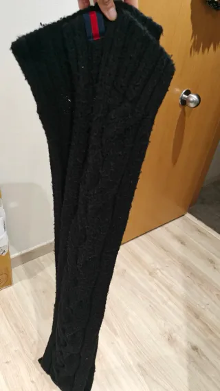 Bufanda negra trenzada