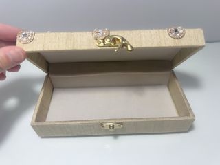 Joyero nuevo sin usar dorado