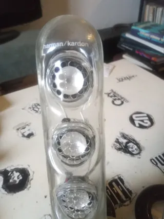 Altavoces Harman Kardon transparentes