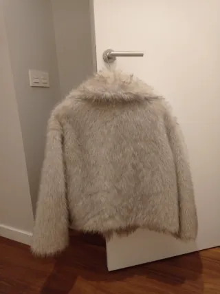 Abrigo pelo beige talla única