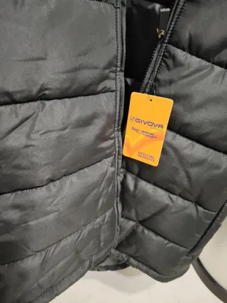 Chaqueta GIVOVA Negra sin estrenar.