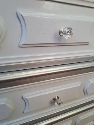 Comodino 3 cassetti bianco e argento