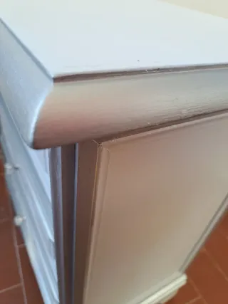 Comodino 3 cassetti bianco e argento