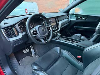 Volvo XC60 2.0 D5 AWD R-Design Auto