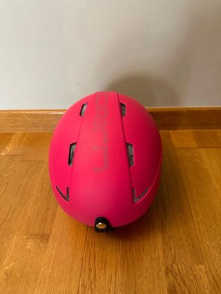Casco de esquí Cairn rosa.