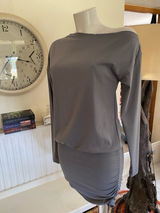 Vestido gris hombros descubiertos T.36