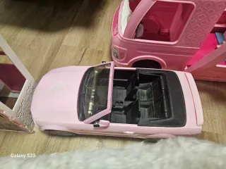 Casa de muñecas y coches Barbie