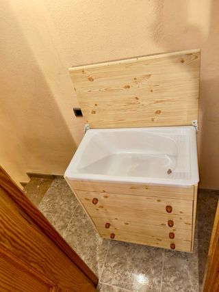 Cómoda de madera con 5 cajones