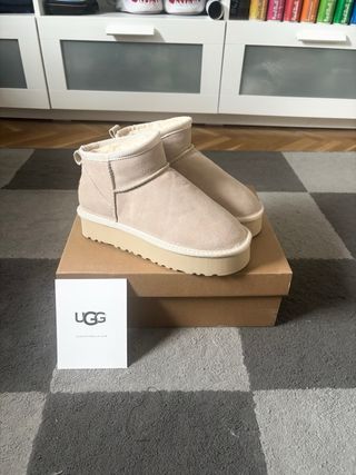 Botas UGG Beige Talla 37 con plataforma