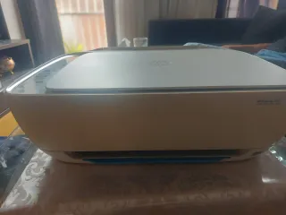 Impresora Multifunción Beige y Blanca