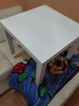 Mesa auxiliar blanca de madera Ikea