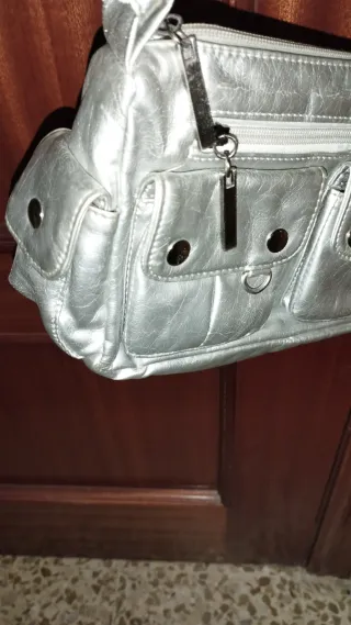 Bolso de fiesta plateado multibolsillos