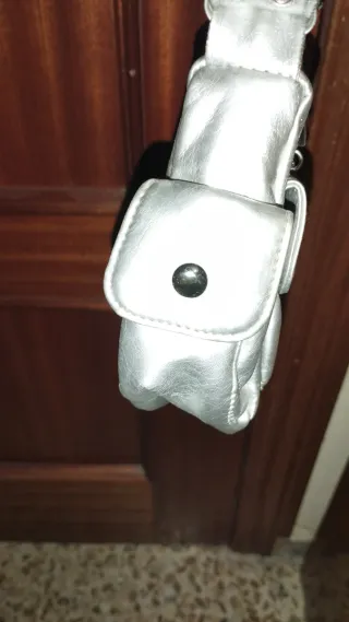 Bolso de fiesta plateado multibolsillos