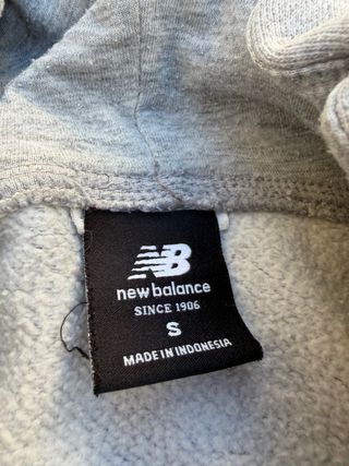 Sudadera New Balance Gris