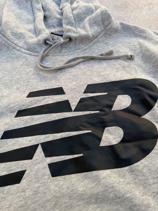 Sudadera New Balance Gris