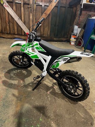 Minimoto infantil verde y blanca