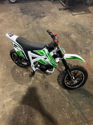 Minimoto infantil verde y blanca